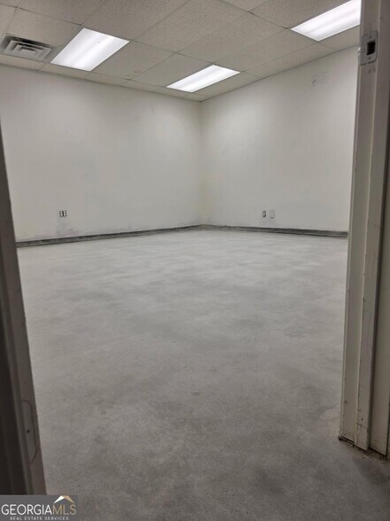 More Photos Of 1040 Irwin Bridge Rd NW, Conyers Light Distribution For Sale