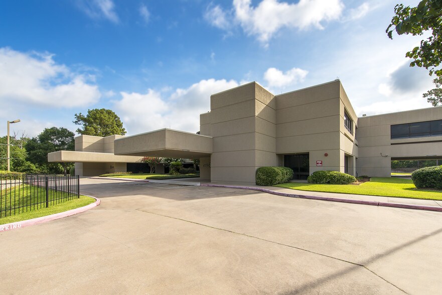 More Photos Of 17506 Red Oak Dr, Houston Hospital For Lease