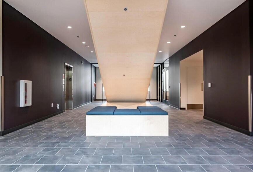 More Photos Of 3521 Avion Dr, Medford Flex For Lease