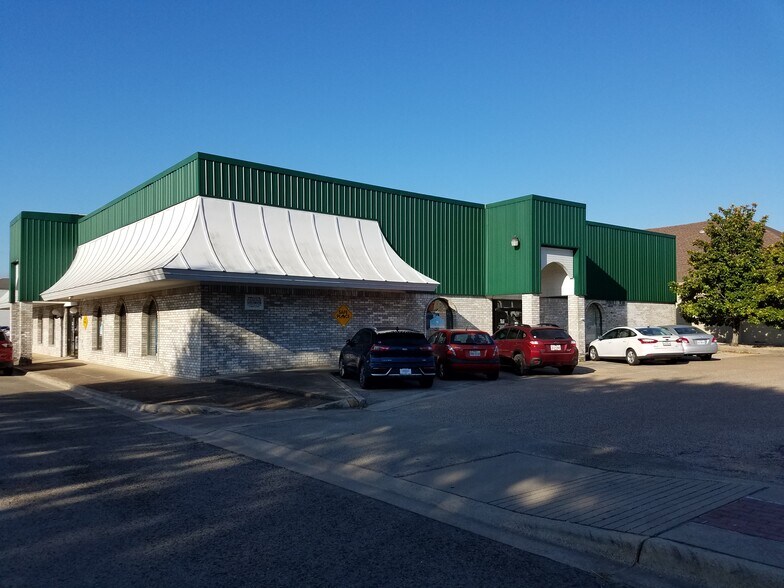 More Photos Of 204 N East St, Belton Office For Lease