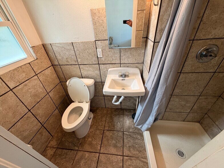 More Photos Of 108 Pearl St, Bedford Hotel For Sale