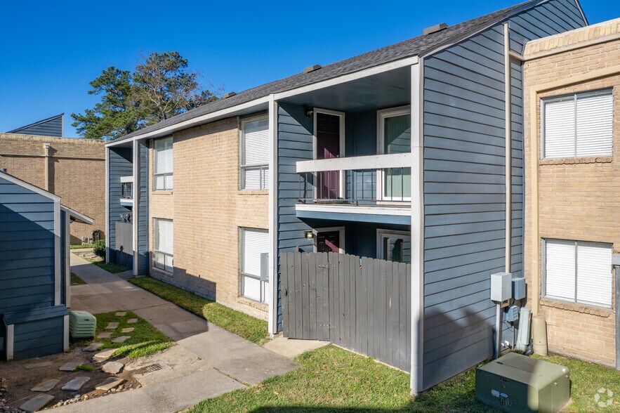 More Photos Of 311 Gladstell St, Conroe Apartments For Sale