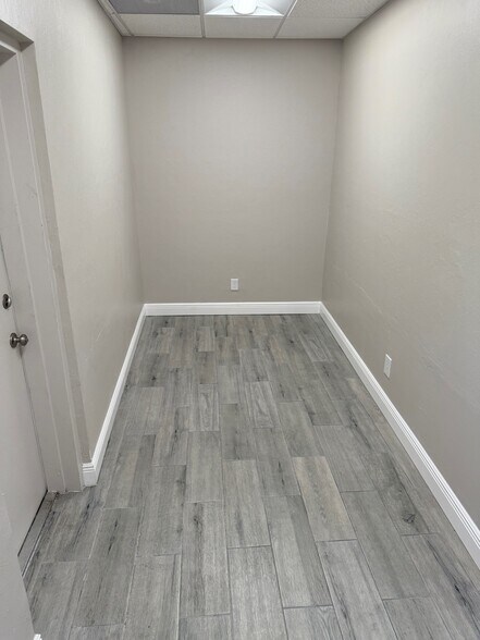 More Photos Of 2431 1st St, Fort Myers Office For Lease