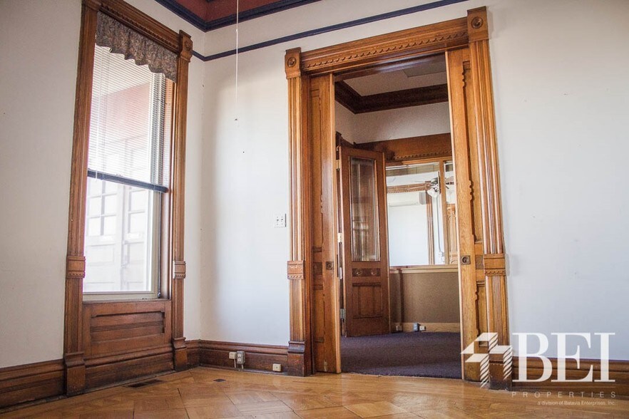 More Photos Of 11 N Batavia Ave, Batavia Office For Sale