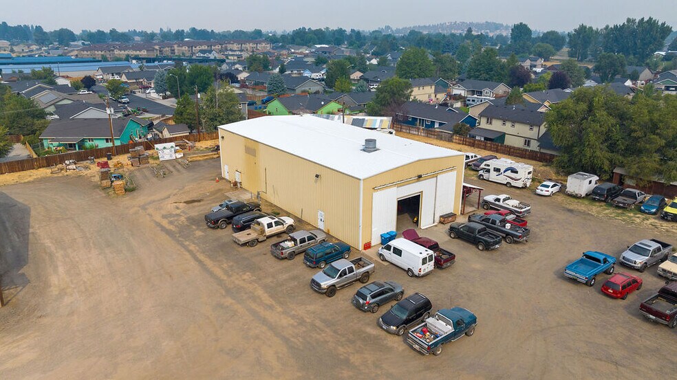 More Photos Of 701 Peters Rd, Prineville Manufacturing For Lease