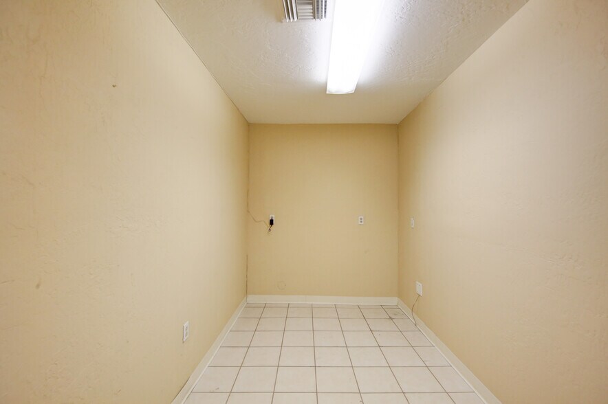 More Photos Of 11613 NW Grand Ave, El Mirage Light Distribution For Sale