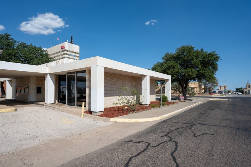 More Photos Of 132 W 7th St, Odessa Specialty For Lease