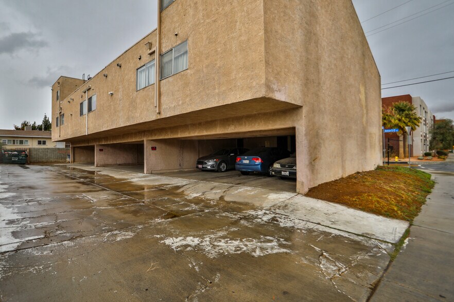More Photos Of 958 E Avenue Q12, Palmdale Apartments For Sale