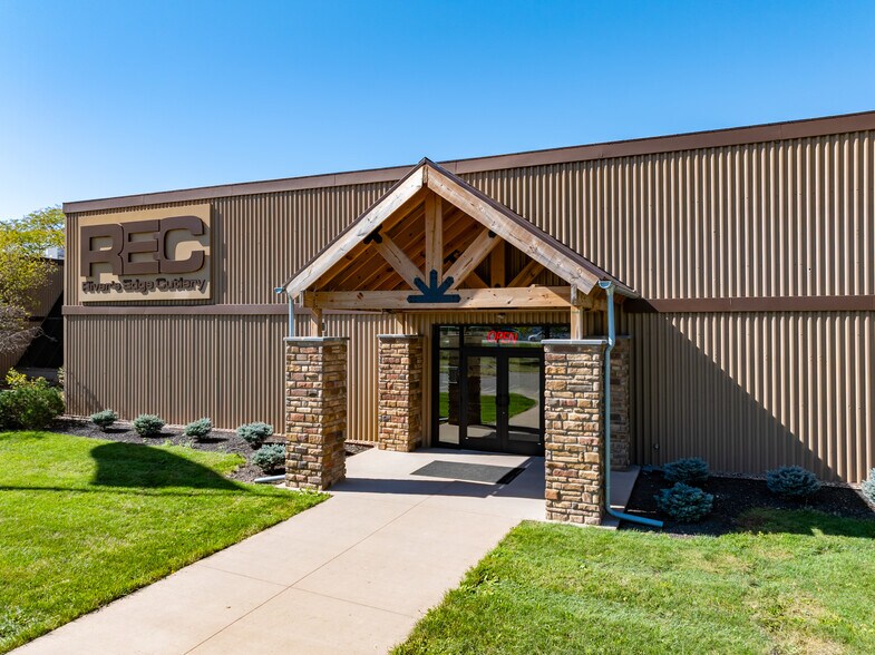 Primary Photo Of 4601 Lyman Dr, Hilliard Warehouse For Sale