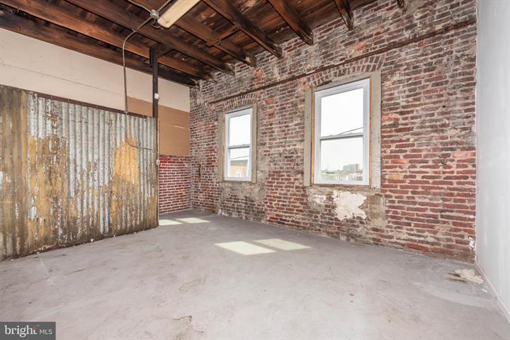More Photos Of 242 S Dean St, Baltimore Warehouse For Lease