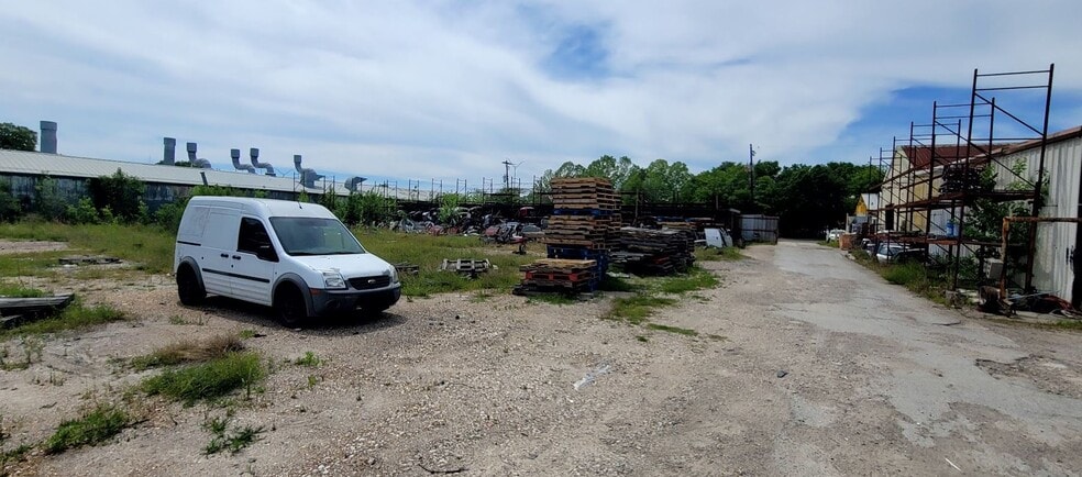 More Photos Of 6310 N Shepherd Dr, Houston Auto Salvage Facility For Sale