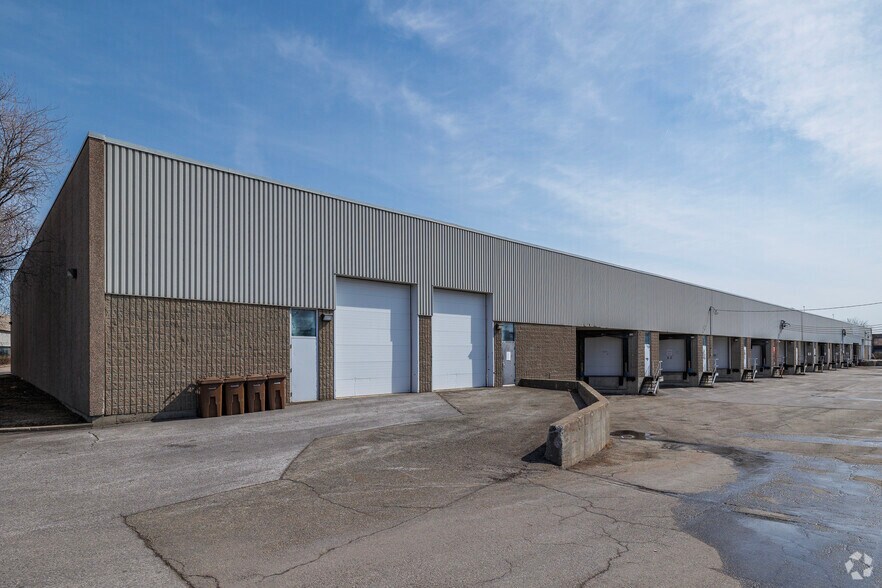 More Photos Of 6325-6475 Boul des Grandes-Prairies, Montréal Unknown For Lease