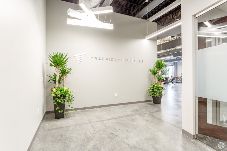 More Photos Of 393 Nichol Mill Ln, Franklin Office For Lease