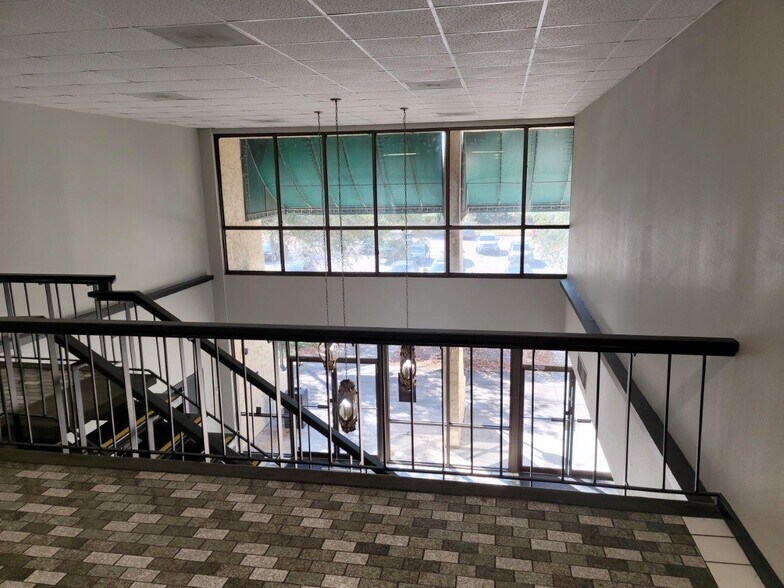 More Photos Of 5104 N Orange Blossom Trl, Orlando Office Residential For Lease