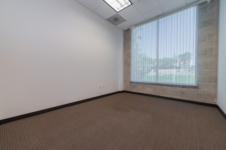 More Photos Of 8925 Research Dr, Irvine Office For Sale