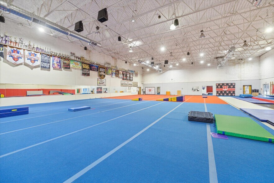 More Photos Of 1401 Mlk Blvd, El Campo Flex For Sale