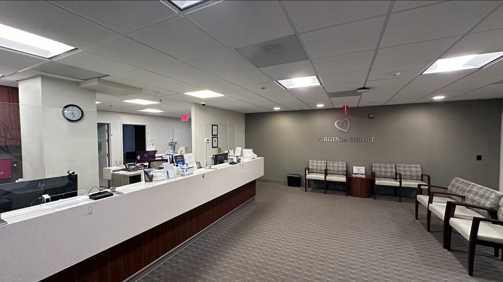More Photos Of 130 Park St SE, Vienna Medical For Lease