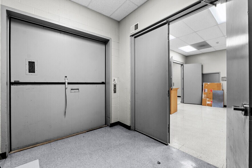 More Photos Of 7200 US-150, Greenville Office For Sale