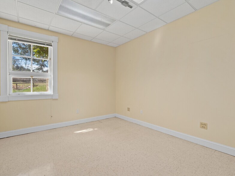 More Photos Of 1482 Russ Ave, Waynesville Office For Lease