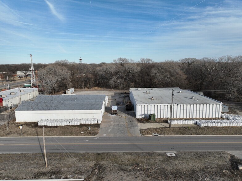 More Photos Of 126 S Griffith St, El Dorado Warehouse For Sale