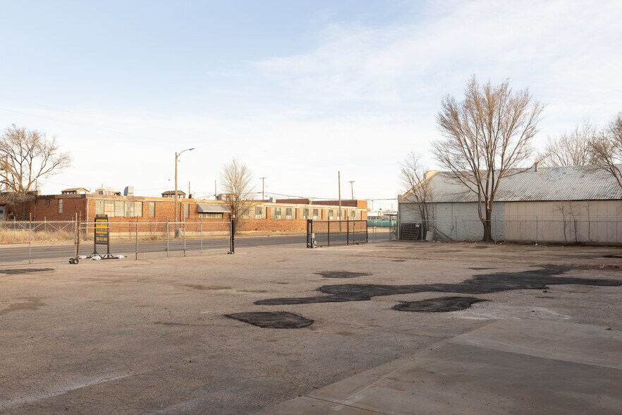 More Photos Of 901 SW 4th Ave, Amarillo Warehouse For Lease