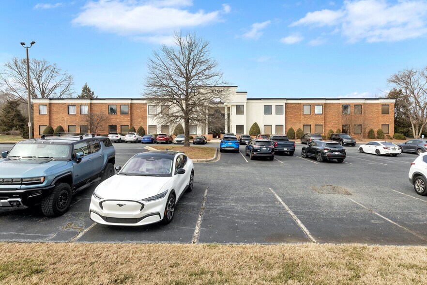 More Photos Of 2101 N Sardis Rd, Charlotte Office For Sale