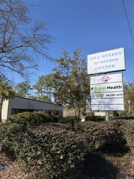 More Photos Of 3208 Mill St, Summerville Showroom For Lease
