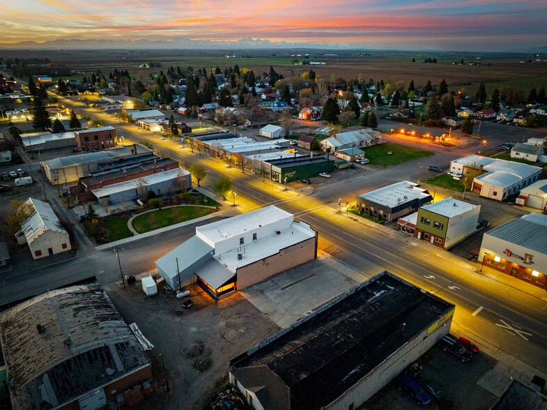 More Photos Of 417 Main St, Ashton Specialty For Sale