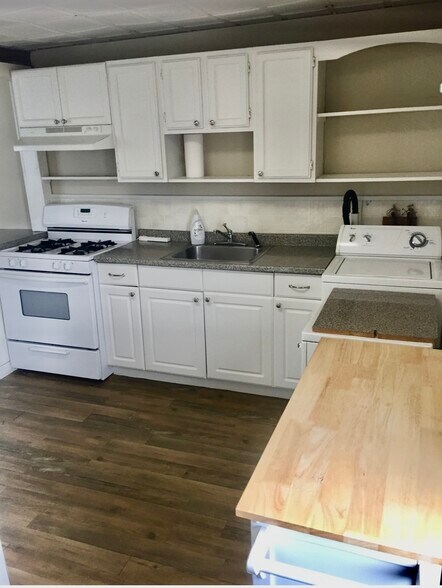 More Photos Of 58 Broadway, Greenlawn Medical For Lease