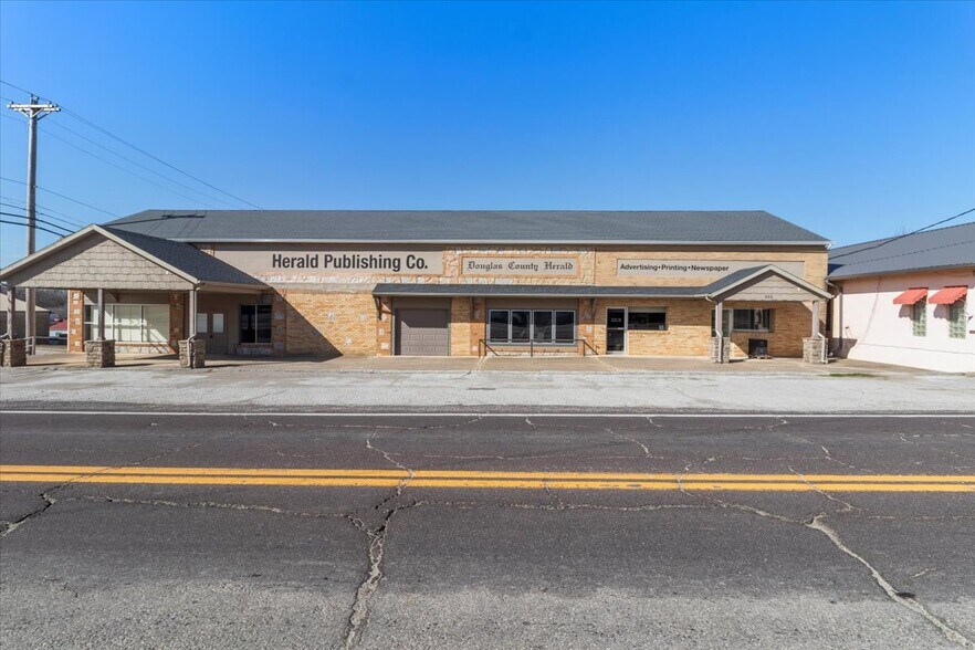 Primary Photo Of 302 E Washington Ave, Ava General Retail For Sale