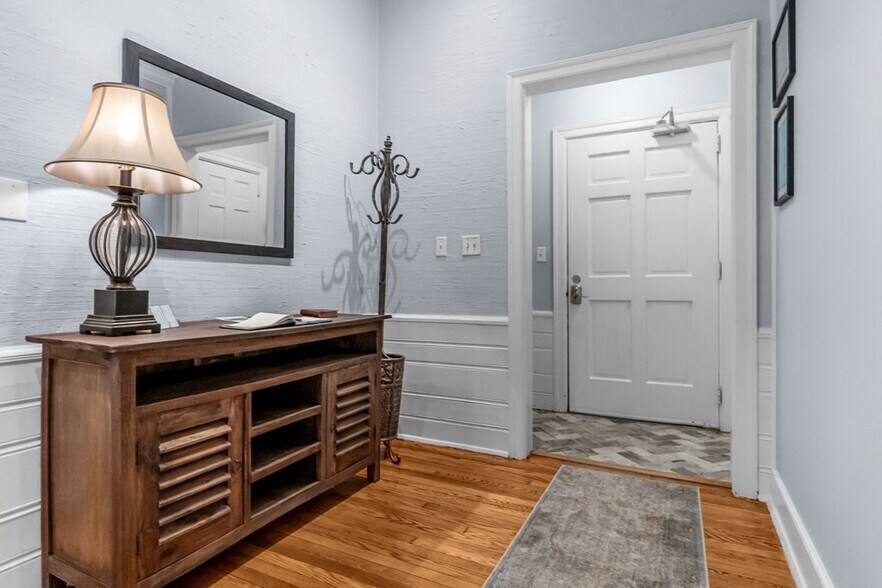 More Photos Of 235 Cedric St, Leesburg Office Residential For Sale