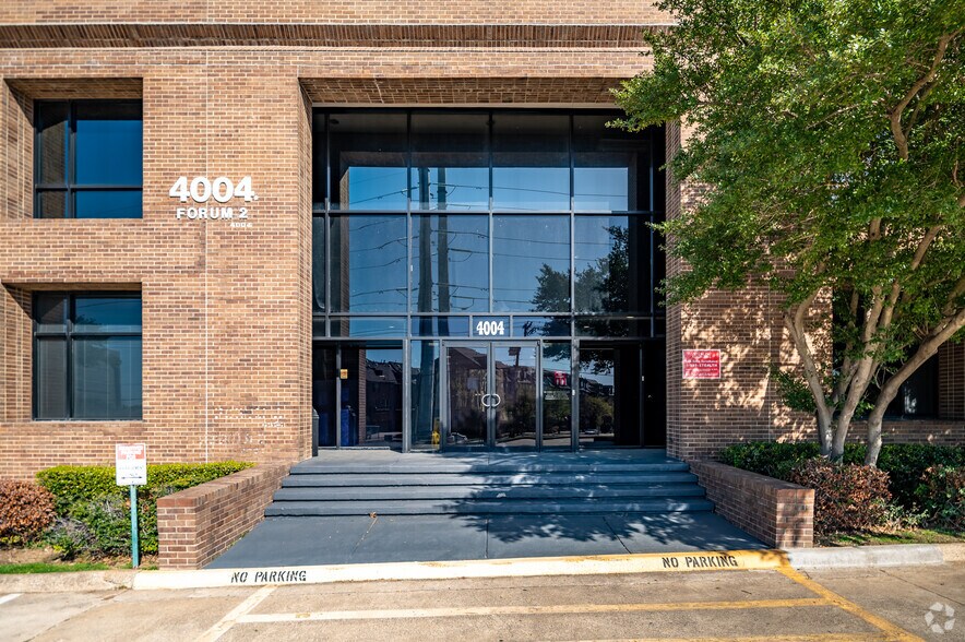 More Photos Of 4004 Belt Line Rd, Addison Unknown For Lease