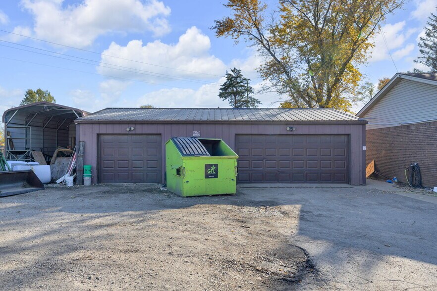 More Photos Of 7601 Milhouse Rd, Indianapolis Office For Sale
