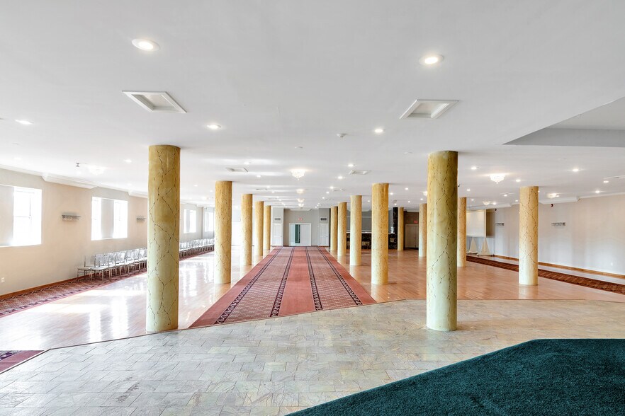 More Photos Of 2613 W Hunting Park Ave, Philadelphia Light Distribution For Lease