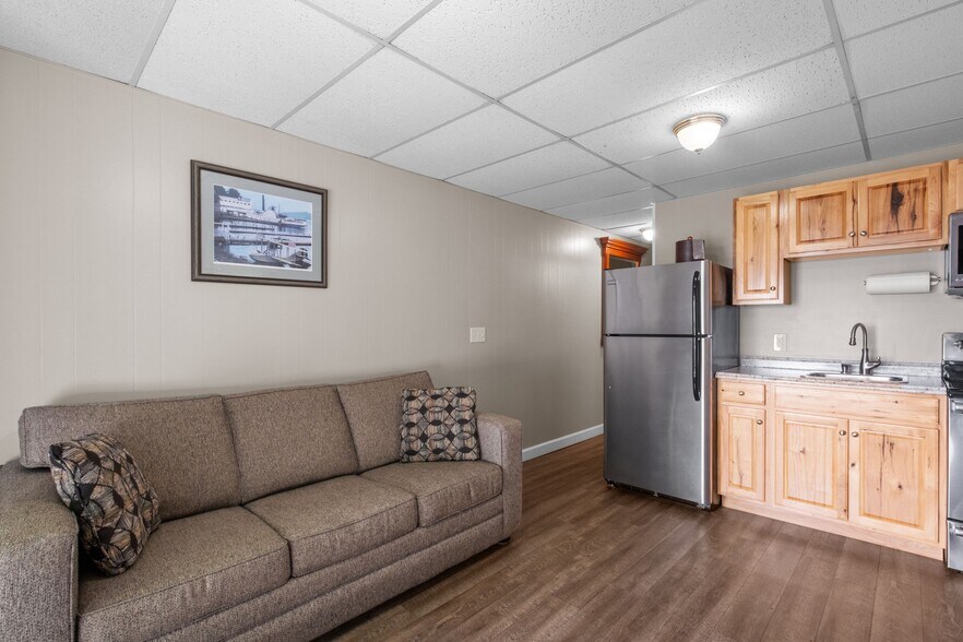 More Photos Of 291 Endicott St N, Laconia Hotel For Sale