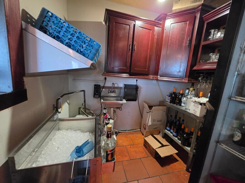 More Photos Of 2813 W Walnut St, Rogers Restaurant For Sale