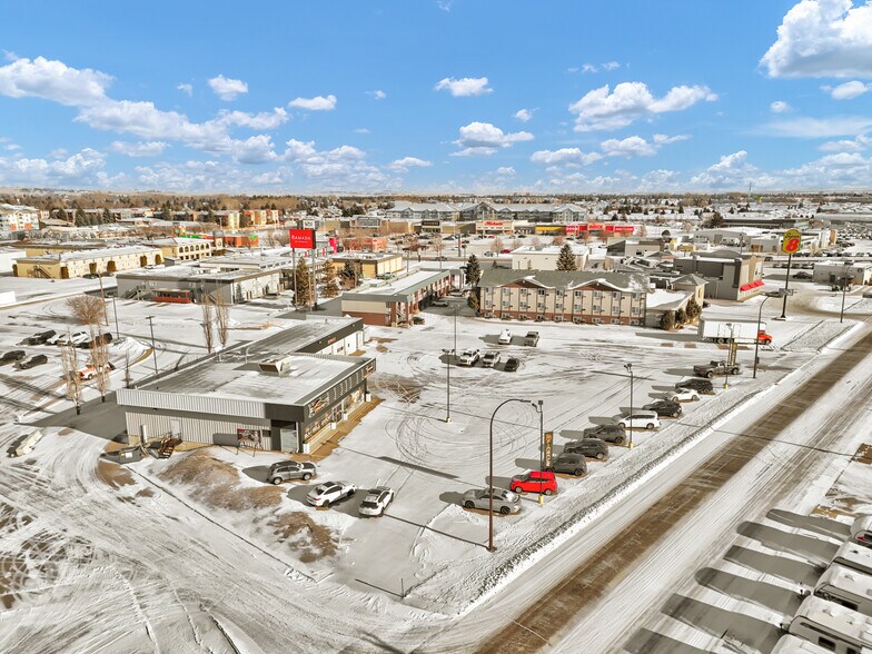 More Photos Of 1276 Trans Canada Way SE, Medicine Hat Showroom For Sale
