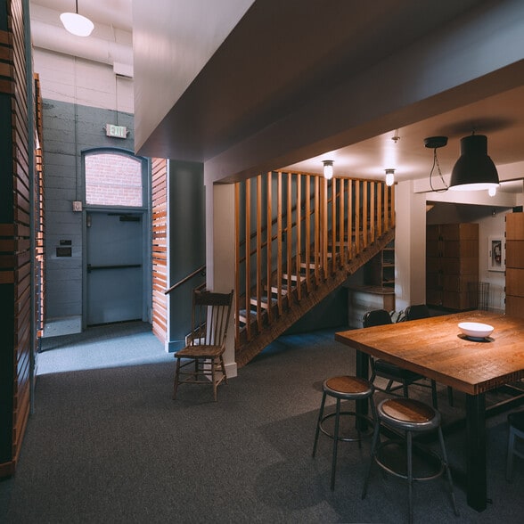More Photos Of 203-209 NW 3rd Ave, Portland Hotel For Sale