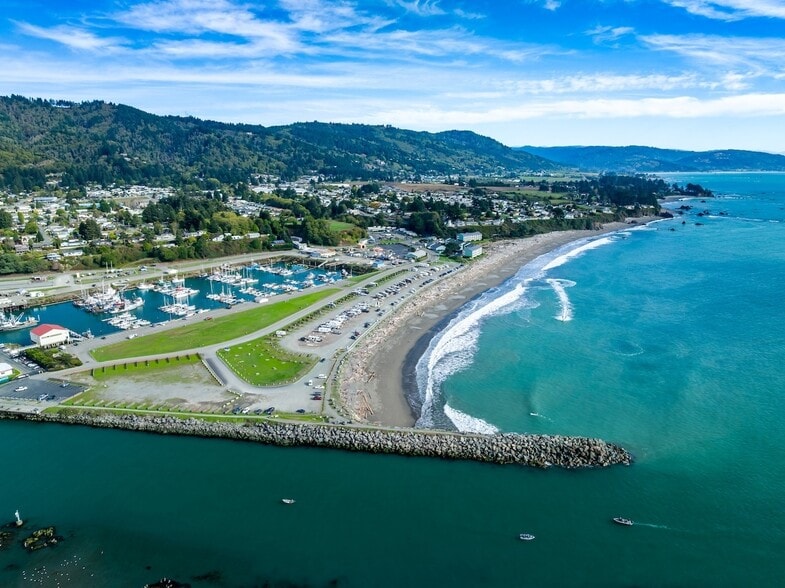 More Photos Of 16045 Lower Harbor Rd, Brookings Hotel For Sale