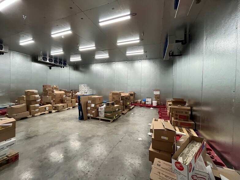 More Photos Of 225 Ellicott St, Buffalo Supermarket For Sale