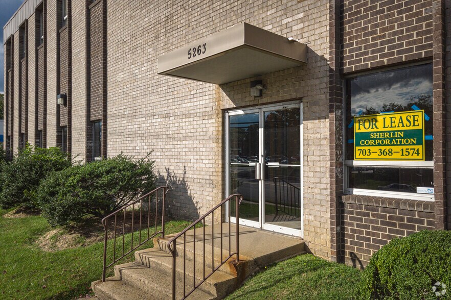 More Photos Of 5261-5263 Port Royal Rd, Springfield Flex For Lease