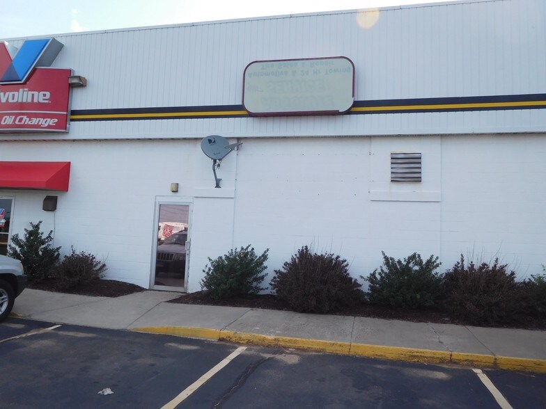 More Photos Of 4 National Dr, Windsor Locks Freestanding For Lease