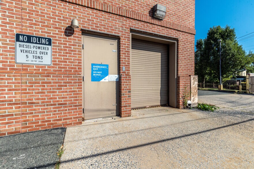 More Photos Of 340 E High St, Pottstown Drugstore For Lease