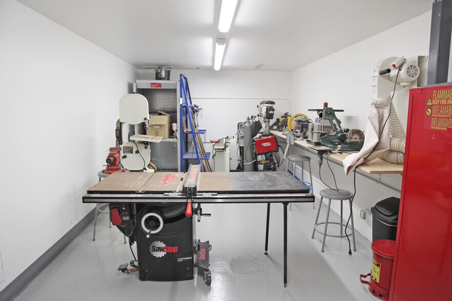 More Photos Of 1190B Shafter Ave, San Francisco Warehouse For Sale