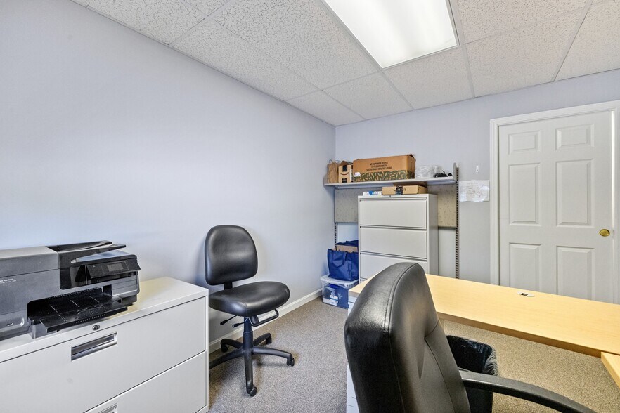 More Photos Of 214 Lake St, Bristol Office For Sale