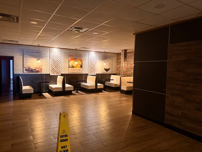 More Photos Of 40 S Court St, Athens Fast Food For Lease