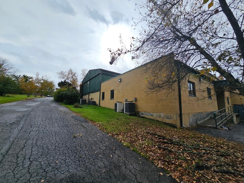 More Photos Of 20 Industrial Dr, Middletown Light Manufacturing For Lease