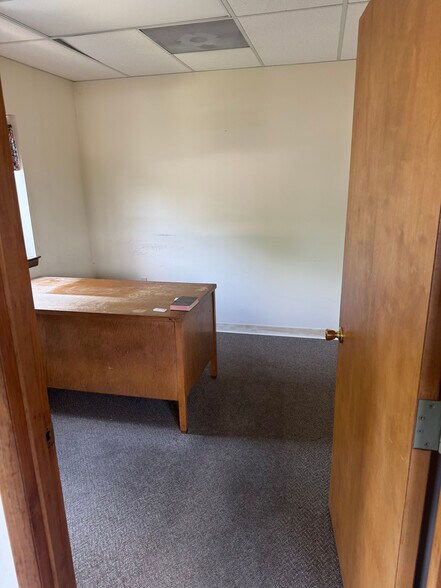 More Photos Of 410 W State St, Mertztown Medical For Sale