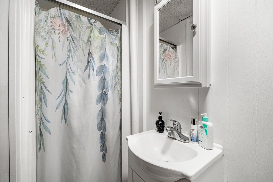 More Photos Of 7-17 School St, Merrimac Apartments For Sale