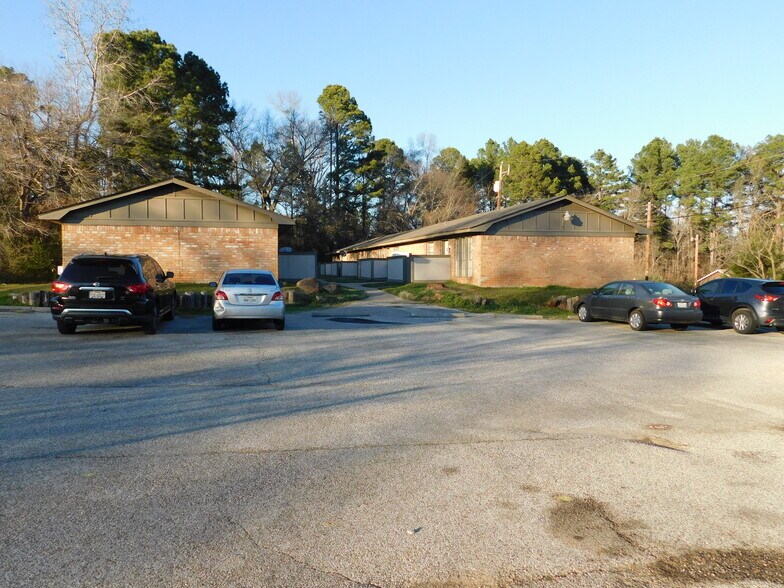 Primary Photo Of 703 E Center St, White Oak Apartments For Sale
